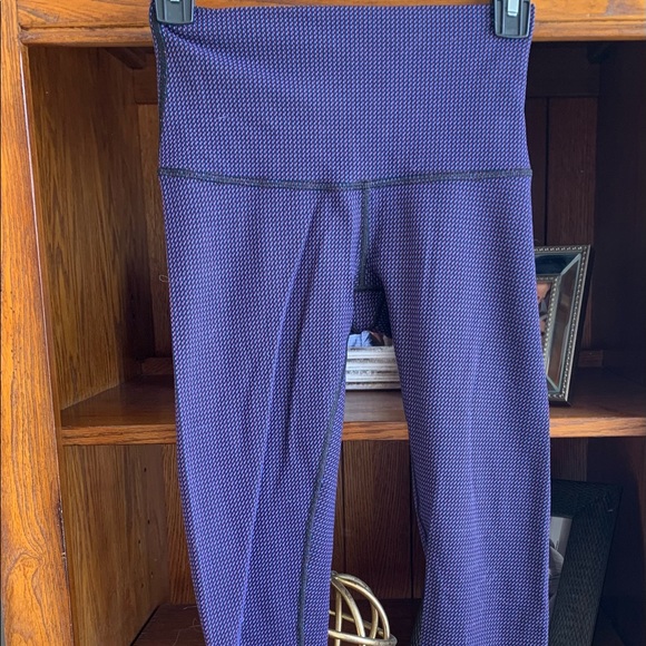 Lululemon Wunder Under High Rise leggings - Picture 2 of 3